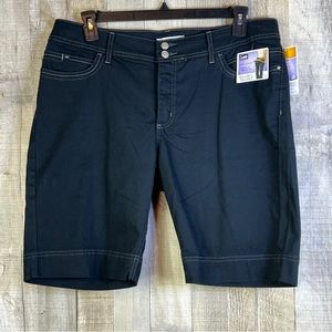 Lee Bermuda Stretch Size 18 Black Short with Embroidered Pockets Slenderizing